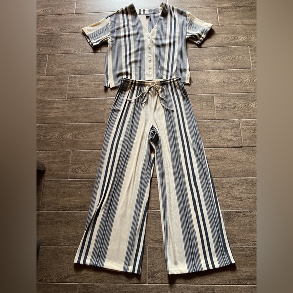 ICÔNE 2-Piece Striped Set Medium Cream & Navy Top + Wide Leg Pants - Picture 3 of 7